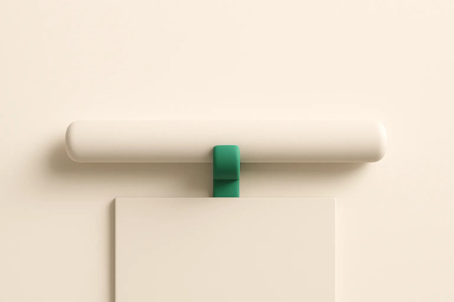 Ronde leiding met een groene beugel op maat boven een wandplaat, bij het artikel voor installateurs